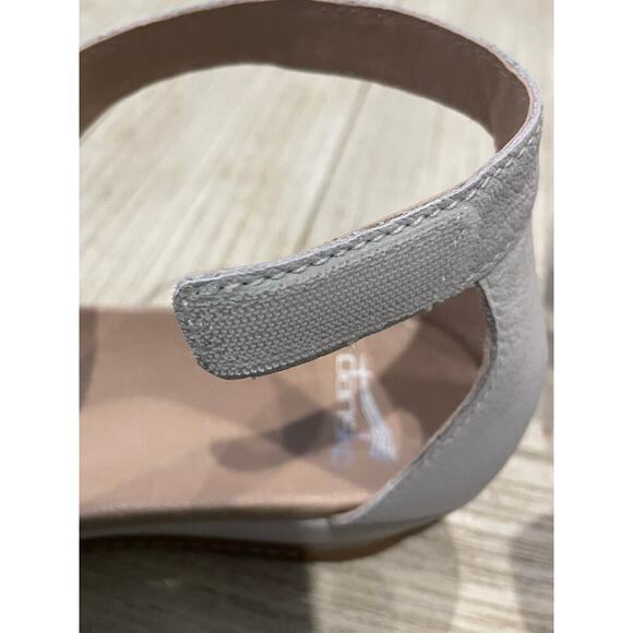 Dansko Women's Ivory Slingback Wedge Sandals Size 9.5-10 - Picture 10 of 10